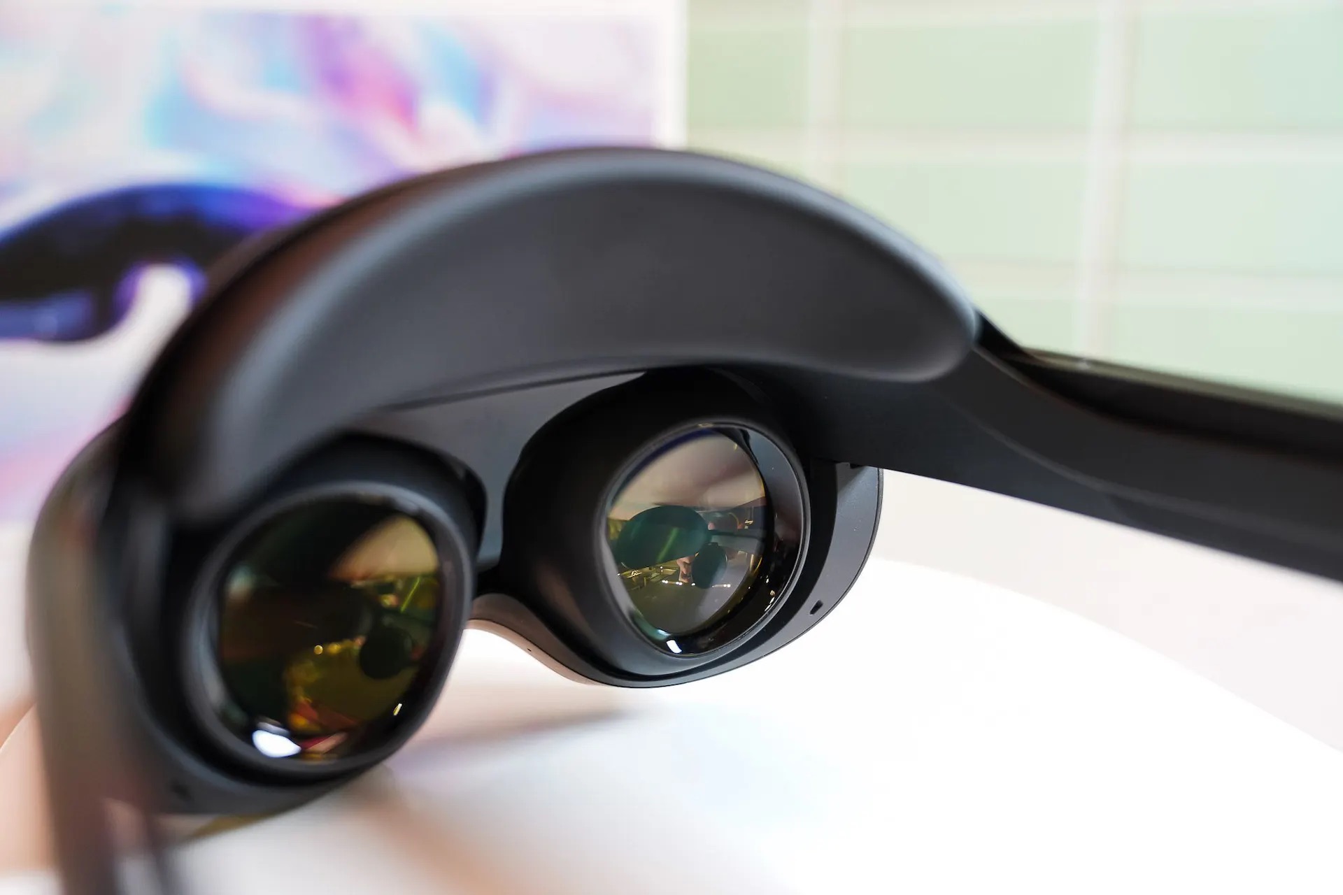 赋能元宇宙：Meta最新VR头戴设备发布，售1499美元